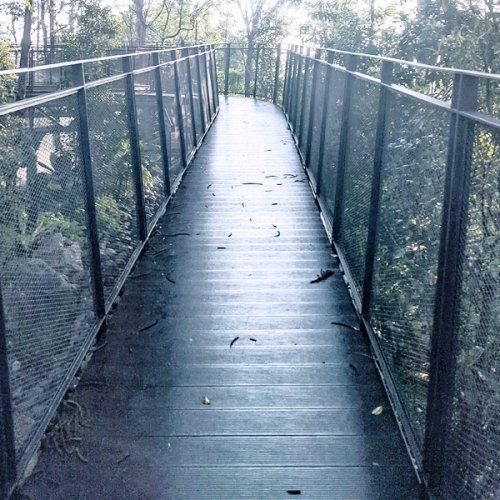 Valla residencial de mallazo enmarcado