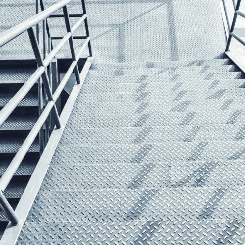 Escalera de obra fabricada en acero inoxidable