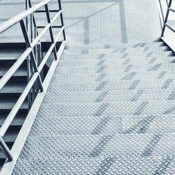 Escalera de obra fabricada en acero inoxidable